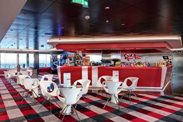 https://static.traveltek.net/cruisepics/local_shipimages_large/1782465470.jpg