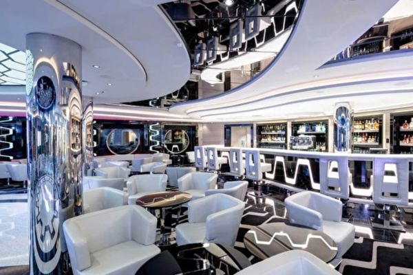 https://static.traveltek.net/cruisepics/local_shipimages_large/1782465522.jpg