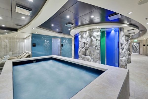 https://static.traveltek.net/cruisepics/local_shipimages_large/1782465561.jpg