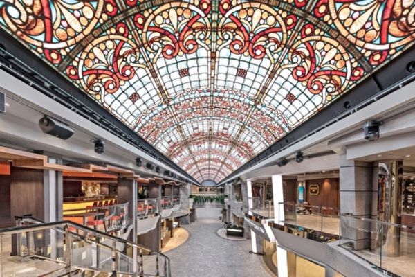 https://static.traveltek.net/cruisepics/local_shipimages_large/1782465582.jpg