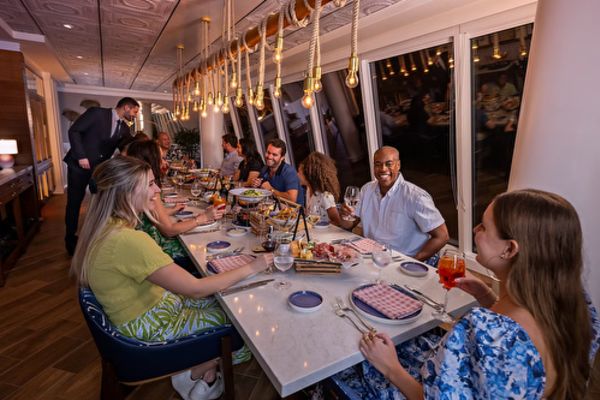 https://static.traveltek.net/cruisepics/local_shipimages_large/1782466788.png