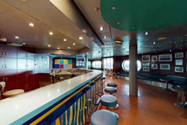 https://static.traveltek.net/cruisepics/local_shipimages_large/1782468218.png