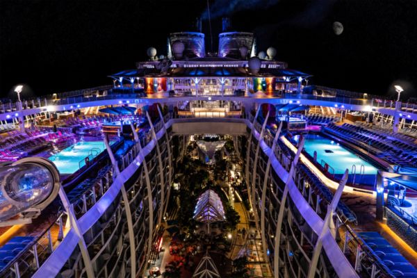 https://static.traveltek.net/cruisepics/local_shipimages_large/1782740310.png