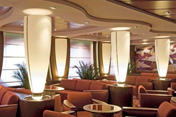 https://static.traveltek.net/cruisepics/local_shipimages_large/1782981826.jpg