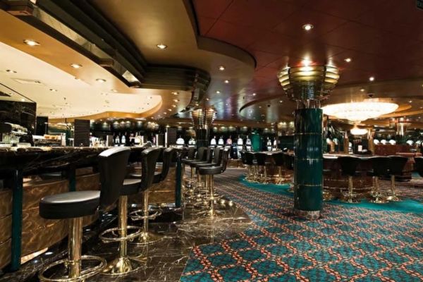 https://static.traveltek.net/cruisepics/local_shipimages_large/1782981835.jpg