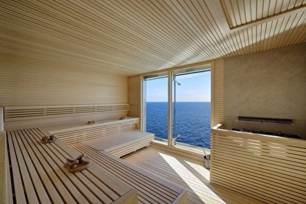 https://static.traveltek.net/cruisepics/local_shipimages_large/1782981938.jpg
