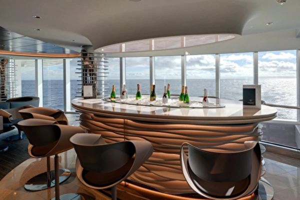 https://static.traveltek.net/cruisepics/local_shipimages_large/1782982246.jpg