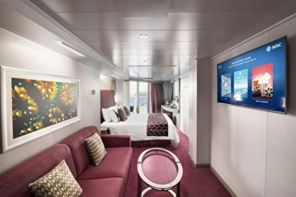 https://static.traveltek.net/cruisepics/local_shipimages_large/1782982323.jpg