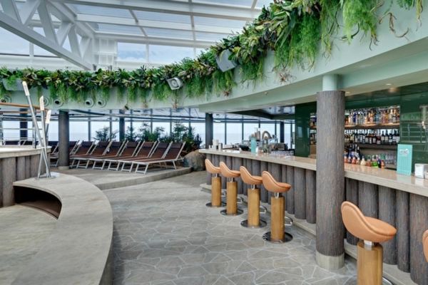 https://static.traveltek.net/cruisepics/local_shipimages_large/1782982382.jpg