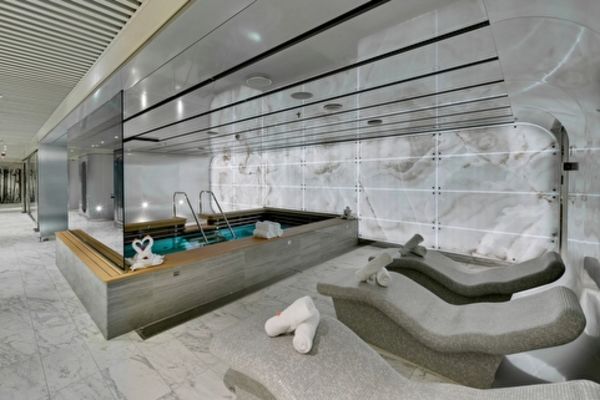 https://static.traveltek.net/cruisepics/local_shipimages_large/1782982431.jpg