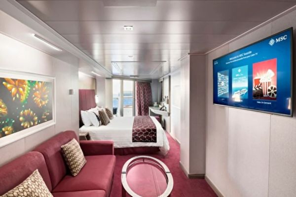 https://static.traveltek.net/cruisepics/local_shipimages_large/1782982495.jpg