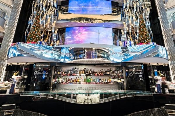 https://static.traveltek.net/cruisepics/local_shipimages_large/1782982502.jpg