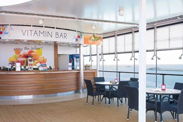 https://static.traveltek.net/cruisepics/local_shipimages_large/1782982844.jpg