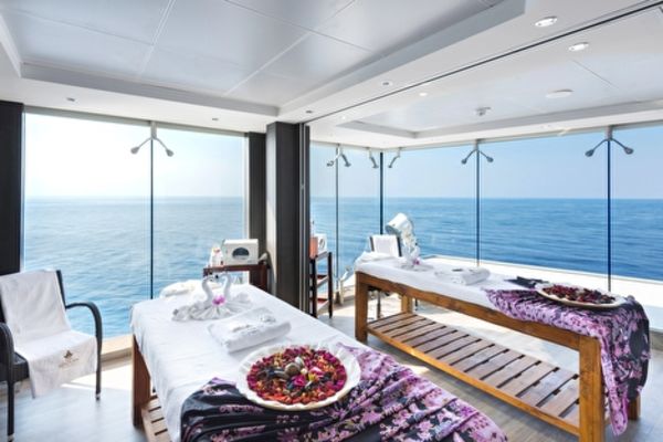 https://static.traveltek.net/cruisepics/local_shipimages_large/1782982850.jpg