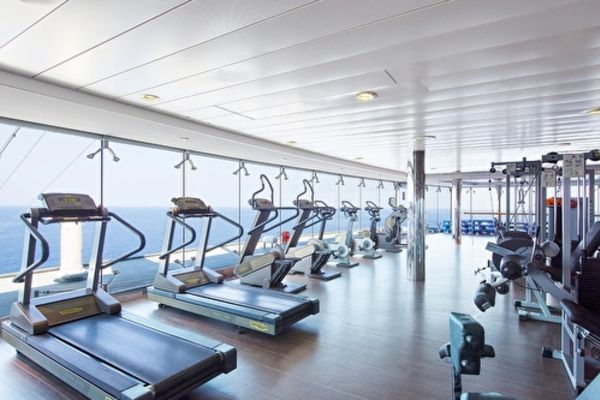 https://static.traveltek.net/cruisepics/local_shipimages_large/1782982950.jpg