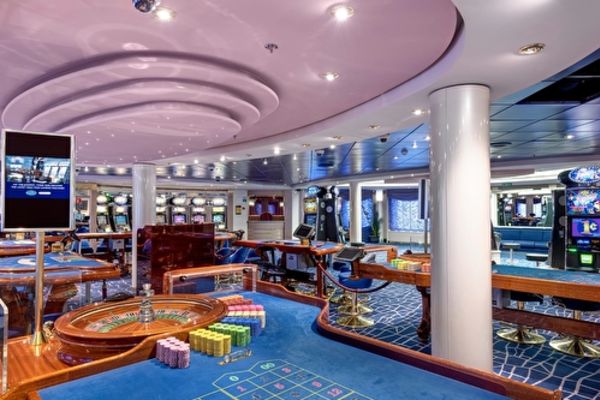 https://static.traveltek.net/cruisepics/local_shipimages_large/1782982975.jpg