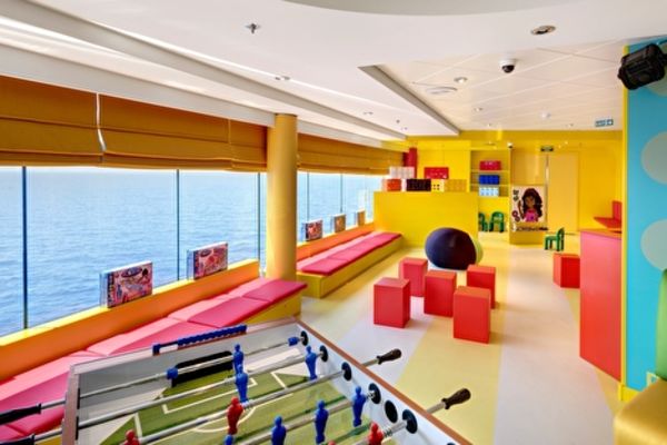 https://static.traveltek.net/cruisepics/local_shipimages_large/1782982991.jpg