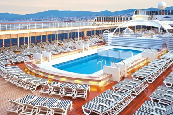 https://static.traveltek.net/cruisepics/local_shipimages_large/1782983167.jpg