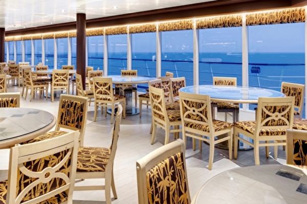 https://static.traveltek.net/cruisepics/local_shipimages_large/1782983213.jpg