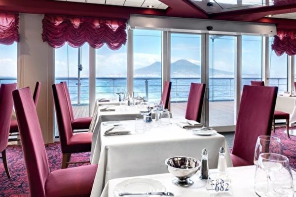 https://static.traveltek.net/cruisepics/local_shipimages_large/1782983248.jpg