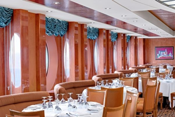https://static.traveltek.net/cruisepics/local_shipimages_large/1782983262.jpg