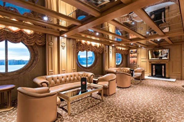 https://static.traveltek.net/cruisepics/local_shipimages_large/1782983273.jpg