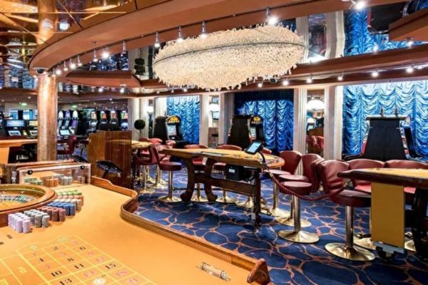 https://static.traveltek.net/cruisepics/local_shipimages_large/1782983301.jpg