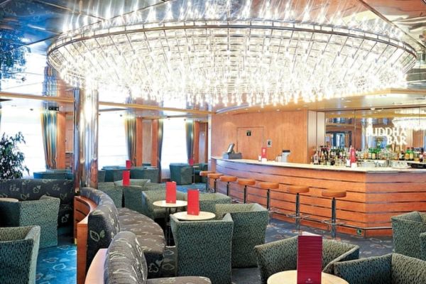https://static.traveltek.net/cruisepics/local_shipimages_large/1782983319.jpg