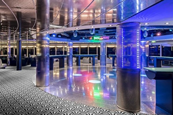 https://static.traveltek.net/cruisepics/local_shipimages_large/1782983345.jpg