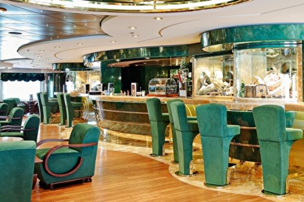 https://static.traveltek.net/cruisepics/local_shipimages_large/1782983485.jpg