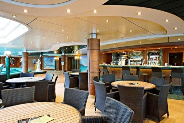 https://static.traveltek.net/cruisepics/local_shipimages_large/1782983509.jpg