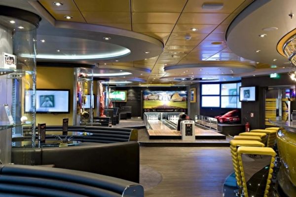 https://static.traveltek.net/cruisepics/local_shipimages_large/1782983544.jpg