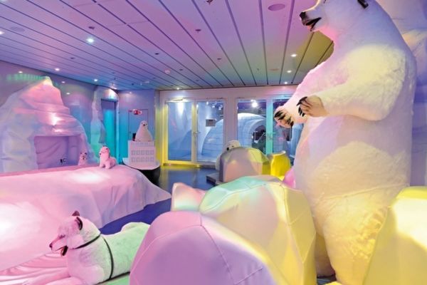 https://static.traveltek.net/cruisepics/local_shipimages_large/1782983550.jpg