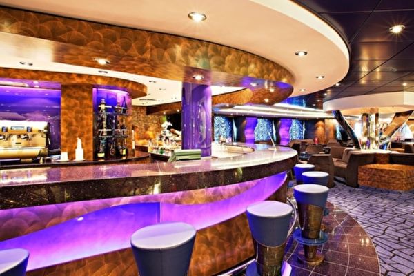 https://static.traveltek.net/cruisepics/local_shipimages_large/1782983620.jpg