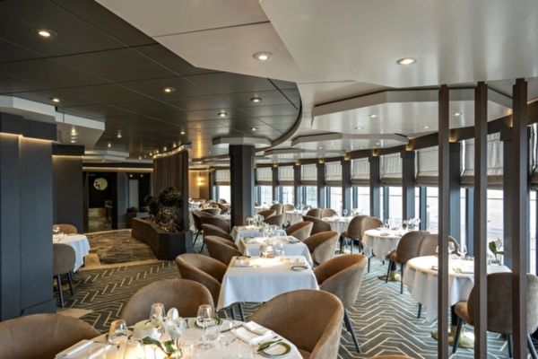https://static.traveltek.net/cruisepics/local_shipimages_large/1782983650.jpg