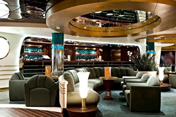 https://static.traveltek.net/cruisepics/local_shipimages_large/1782983702.jpg