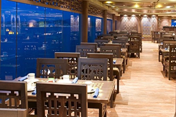 https://static.traveltek.net/cruisepics/local_shipimages_large/1782983790.jpg
