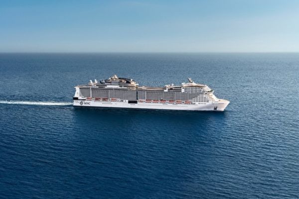 https://static.traveltek.net/cruisepics/local_shipimages_large/1782985474.jpg