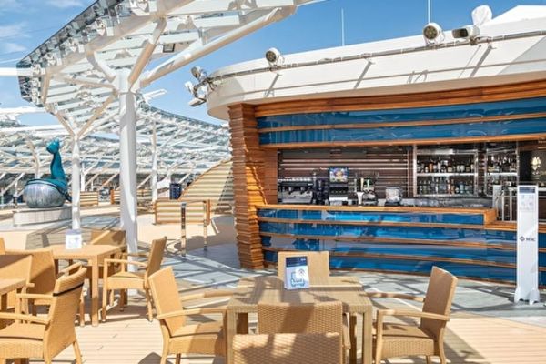 https://static.traveltek.net/cruisepics/local_shipimages_large/1782985539.jpg