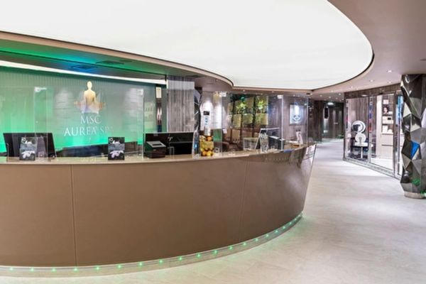 https://static.traveltek.net/cruisepics/local_shipimages_large/1782985544.jpg