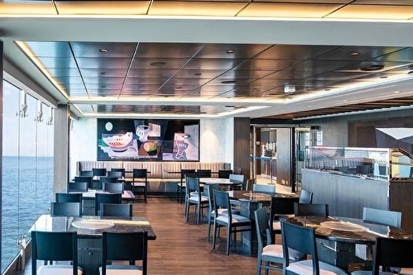 https://static.traveltek.net/cruisepics/local_shipimages_large/1782985579.jpg