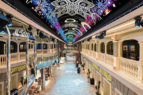 https://static.traveltek.net/cruisepics/local_shipimages_large/1782985694.jpg
