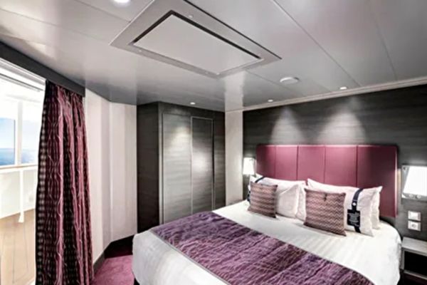 https://static.traveltek.net/cruisepics/local_shipimages_large/1782985710.jpg