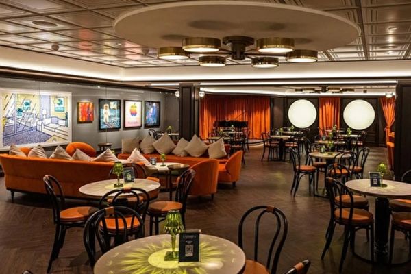 https://static.traveltek.net/cruisepics/local_shipimages_large/1782985716.jpg