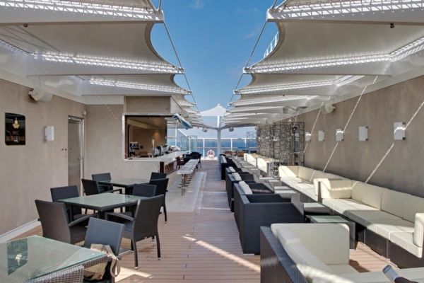 https://static.traveltek.net/cruisepics/local_shipimages_large/1782986614.jpg