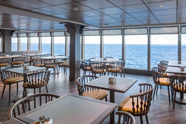 https://static.traveltek.net/cruisepics/local_shipimages_large/1782986627.jpg