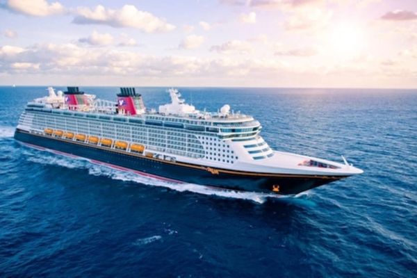 https://static.traveltek.net/cruisepics/local_shipimages_large/1784021044.jpg