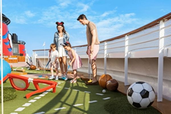 https://static.traveltek.net/cruisepics/local_shipimages_large/1784021144.jpg