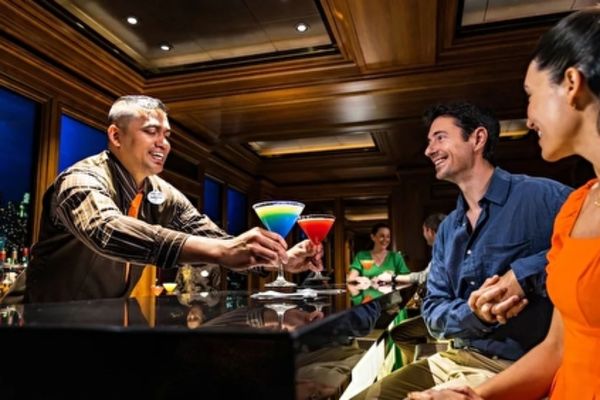 https://static.traveltek.net/cruisepics/local_shipimages_large/1784021171.jpg