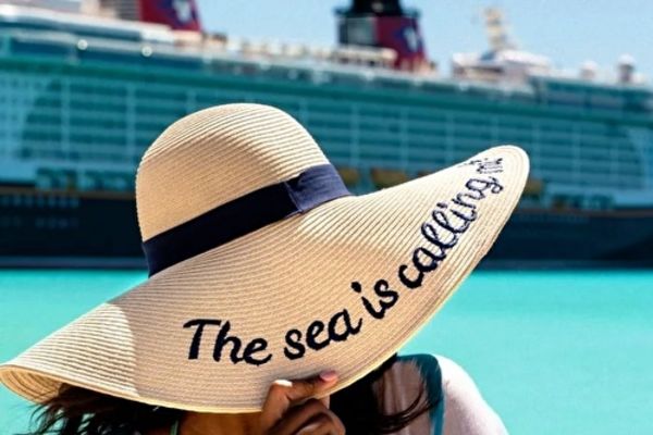 https://static.traveltek.net/cruisepics/local_shipimages_large/1784021228.jpg